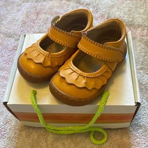Livie & Luca classic leather shoe in butterscotch toddler size 4